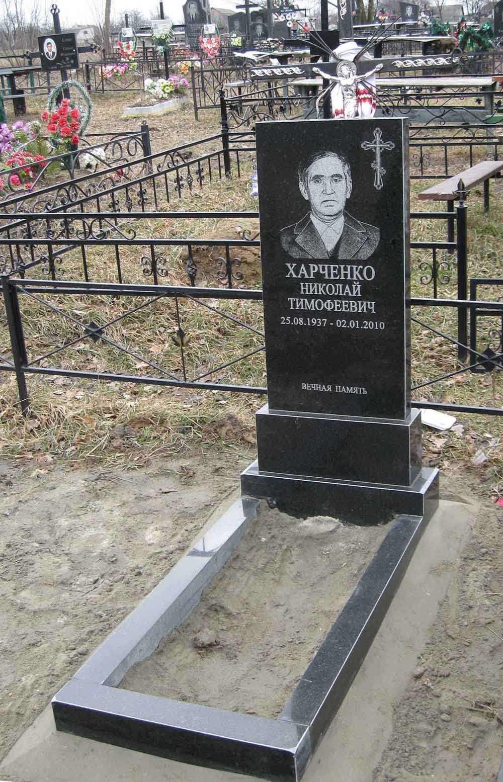 Гранитные памятники Макаров на одного
